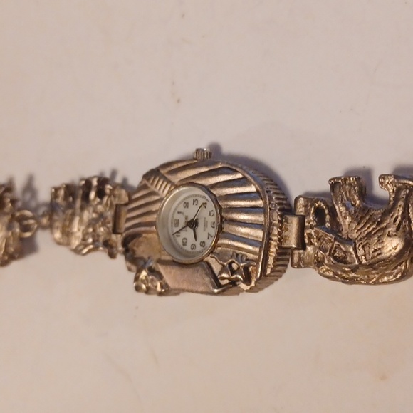 VINTAGE WOMEN'S WATCH NOAHS ARK, ANIMALS PRE LOVED, SILVERTONE, HONG KONG QUARTZ - Picture 6 of 9